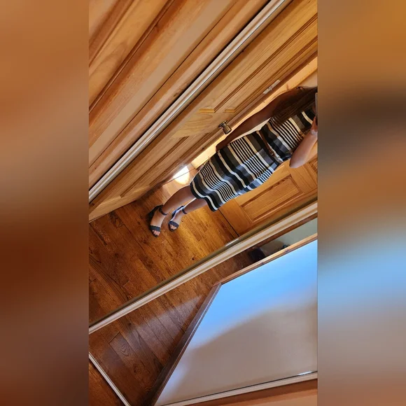 ℰ𝓁ℯℊ𝒶𝓃𝓉, 𝒮𝓉𝓇𝒾𝓅ℯ𝒹, 𝒲𝒽𝒾𝓉ℯ & ℬ𝓁𝒶𝒸𝓀 𝒟𝓇ℯ𝓈𝓈 - Picture 1 of 5